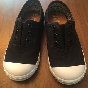 Tiny Toms Zuma sneakers size 8 black canvas